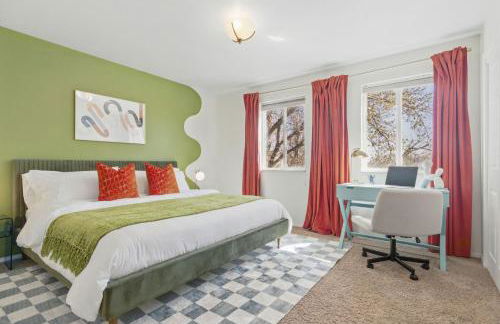 Spacious 4BD - Backyard BBQ, Fire Pit & Mini Golf - Foto 29