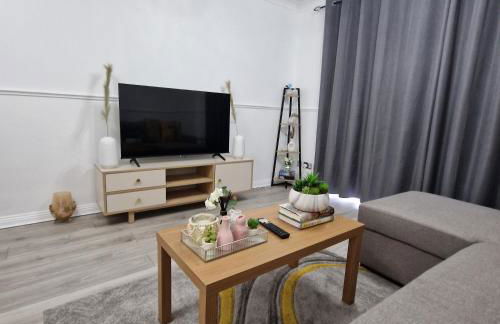 Cosy and Luxurious Home - Photo 12