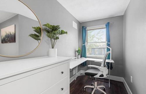 Upscale 2 Story Apartment with 8 beds and Free Parking, walkable to S Highland ave - Foto 32