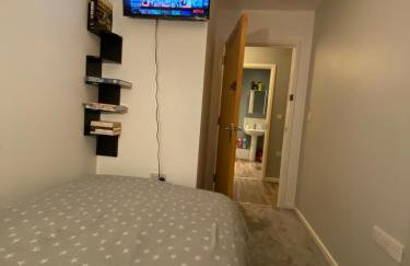 Cosy room near all amenities with free parking and WiFi - Photo 5