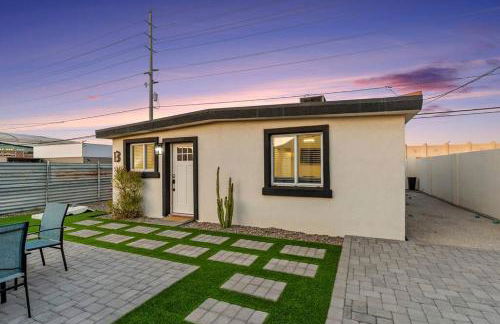 Featherlight Cottage with BBQ and Hot Tub in Downtown Phoenix - Foto 34