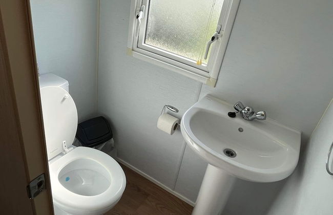 Budget 3 Bedroom Caravan With Decking at Heacham - Photo 7