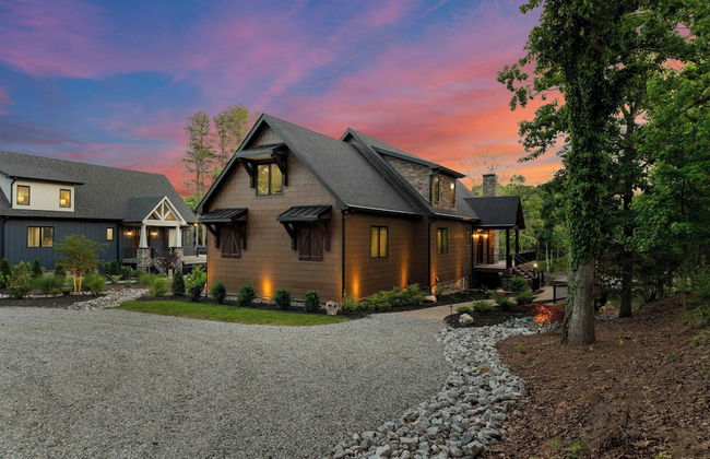 Black Bear Lodge by Avantstay Lakefront, Dock, Pool, Theater Sleeps 20+ - Foto 79