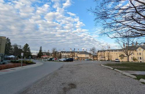 Condo at The Commons - Foto 17