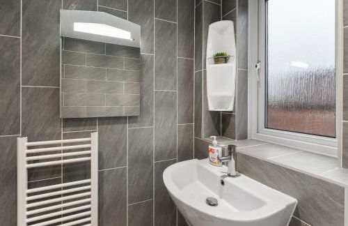 Churchill Apartment- 4 Beds- Free Parking- Near NEC BHX & HS2 - Foto 37