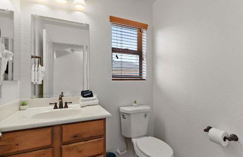 Serenity Splash Upscale Stay Pool Game Lounge - Foto 28