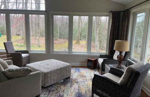 Large home with hot tub in serene wooded setting - Foto 62