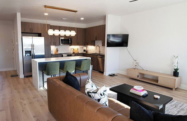 5020 PLace - Luxury Apartment - Photo 7