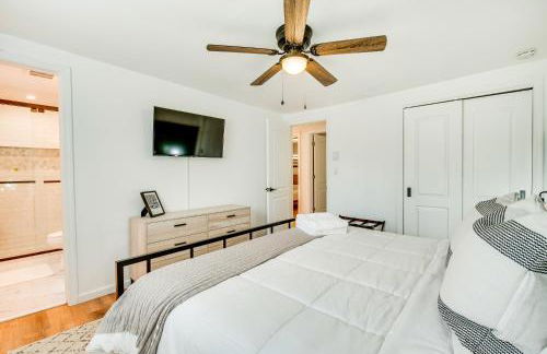 Deck and Community Perks Bright Pocono Lake Home! - Foto 11