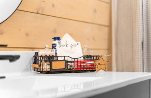 The Luxx - ALL NEW / 4 BD / Poolside / Hot Tub / Lake View - Foto 24