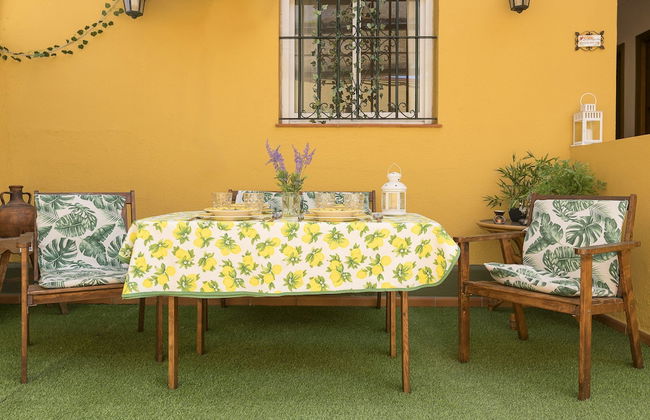 El Cortijo in La Linea de la Conception - Photo 1