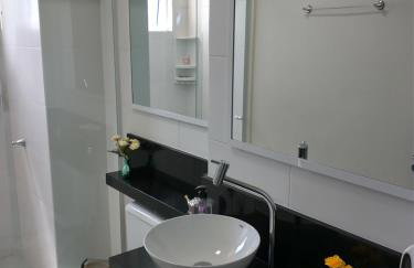 Apto Vista Atlântico com 2 quartos com Ar Cond Wi-Fi TV SMART e Área de lazer - Foto 26