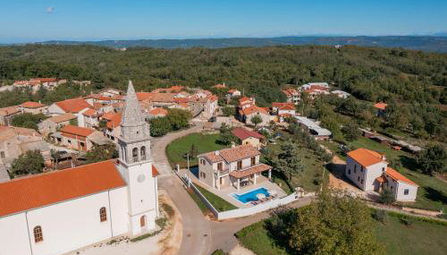 Villa atop the village with stunning view - Foto 2