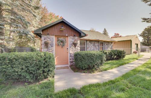 Lakefront Kalkaska Cottage with Fire Pit! - Foto 28