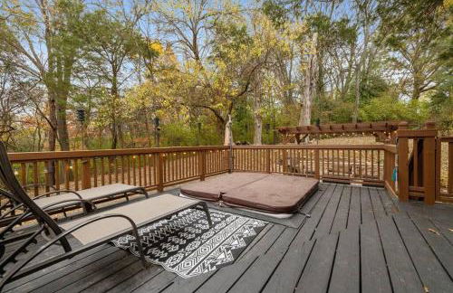 Hillside Hot Tub Hideaway! King Bed / Fire Pit - Foto 52