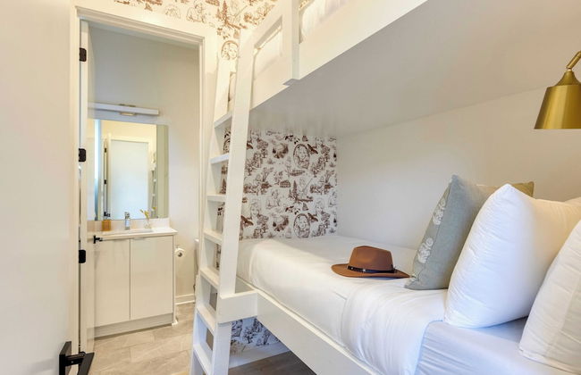 The Stage by Avantstay Chic 4bdr w/ Covered Balcony Modern + Newly Built - Photo 29