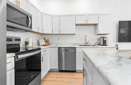 Uptown Haven Walkable Home with Bikes and Firepit near Downtown - Foto 7