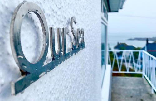 Spacious home with panoramic sea view, free parking EV & large garden - Photo 25