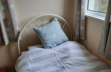 Spacious 3 bed holiday home, New Forest, Milford-on-Sea, close to beach - Photo 15