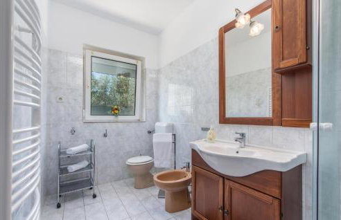Four-Bedroom Holiday Home In Mihatovici - Foto 33