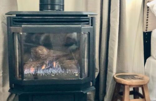 Eagles Nest Casita Luxury king memory foam bed feather pillows & duvet Amazing views, private balcony, Great location & Dog friendly - Foto 29