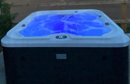 Holly Lodge - Quirky Shepherd's Hut With Hot Tub - Bespoke Made From A Salvaged Railway Carriage - Foto 2