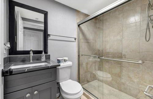 Super Cozy 2 bedroom with Fast WIFI and Queen Bed close to Downtown Houston!! - Foto 14