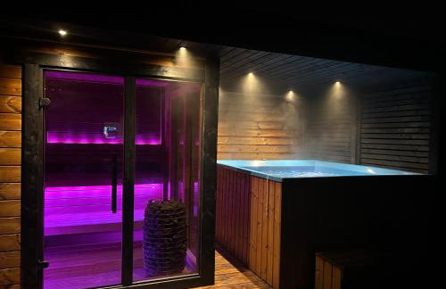 Domek drewniany nad stawem - Foto 18