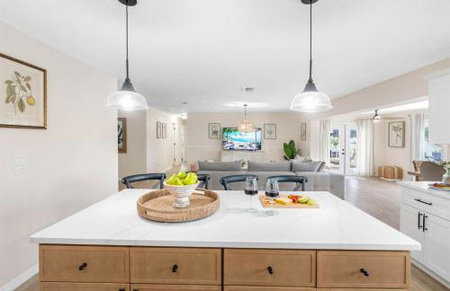 Brand New Saltwater Pool! - Waterfront Canal - Luxury Home - Foto 19