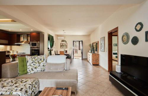 Villa Elodia with Pool & Garden in Heart of Crete - Foto 35