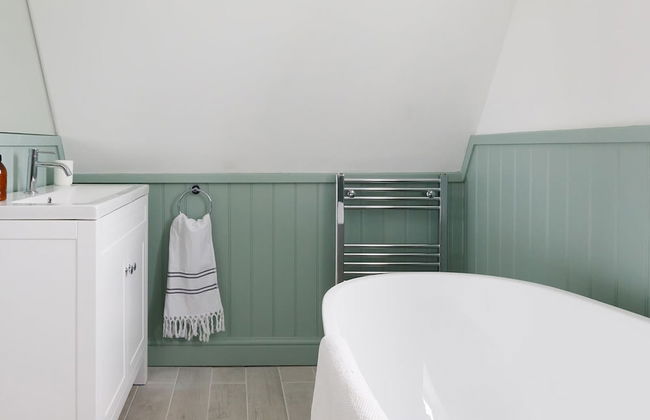 Stunning 5BR Home With Pool - 5 min to Beach - Foto 46