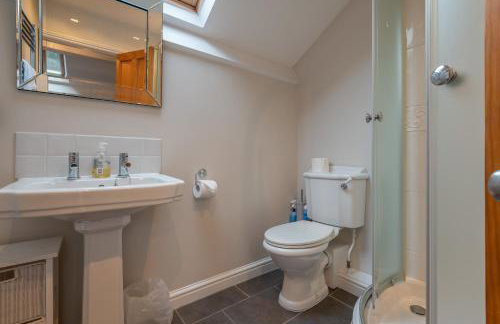 Sleeps 5 - 3 Bedrooms - walk to the square hosted Happy Valley cast - Foto 51