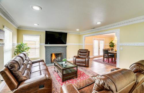 Del Rey Oaks Vacation Home with Mini-Golf Course! - Foto 1