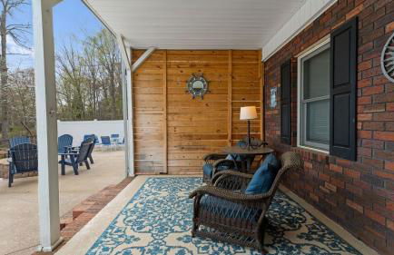 Sleeps 22, Lakefront w/ Private Dock & Pool, 2 Houses Lake Living by Avantstay - Foto 132