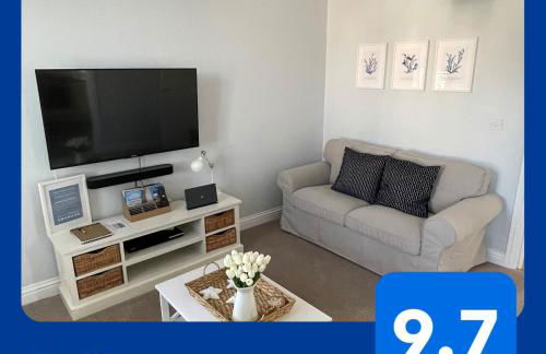 Swanage Bay Coastal Apartment - Photo 1