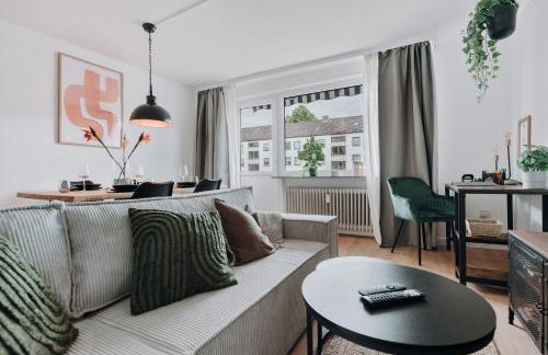 NASA Homes ruhiges Apartment WLAN Arbeitsplatz Balkon Hotelbetten - Foto 26