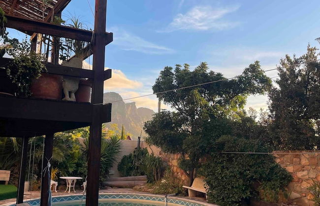 Lavish Camps Bay Pool Side Apartment - Photo 16