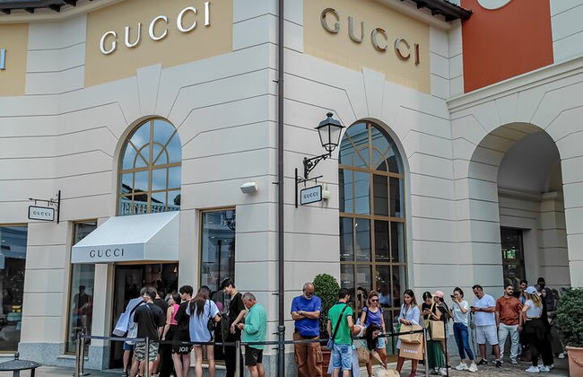 Private Einkaufstour von Hotels in Turin zum Torino Outlet Village - Foto 2