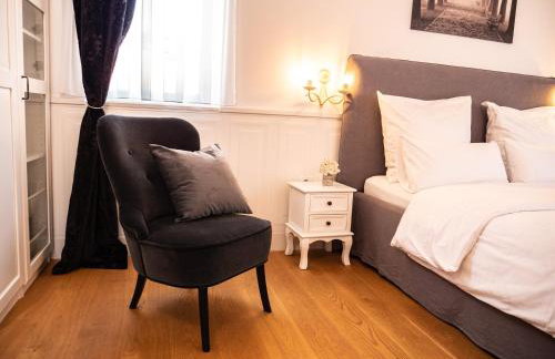 Elegant Hvar town villa with pool - Photo 38