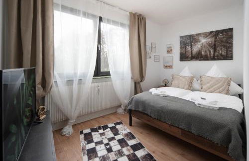 1-4 Gäste Wohnung W-Lan, Netflix, Amazon, Parken, Arbeitsplatz, 24h Check in ,Vollausgestattet Küche, Handtücher Seife u,v,m für Geschäftsreisende, Paare, Familien , - Foto 9