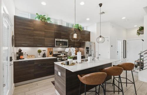 5 mins to Downtown - Houston Rodeo - Sleeps 7 - Photo 10