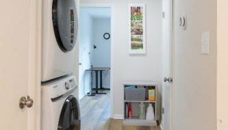 Bright, Spacious Home with Private Deck - Photo 5