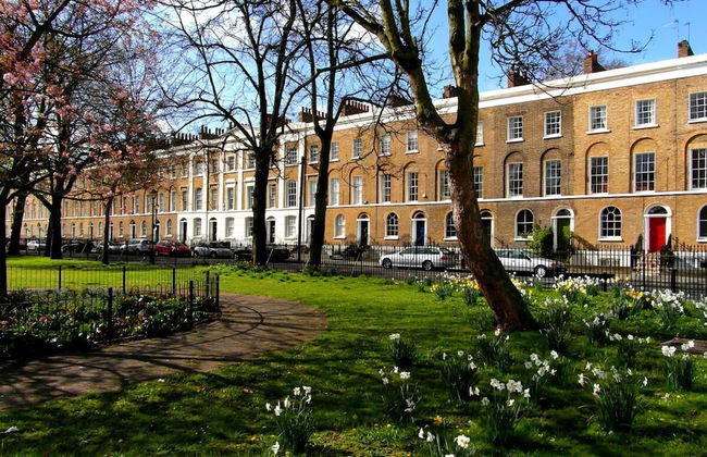 Chic Victorian Flat in Private Estate - Mile End! - Foto 27