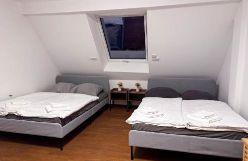 T&K Apartments - 8 Room Detached house - 6 min to Messe DUS - Private Parking - Foto 7