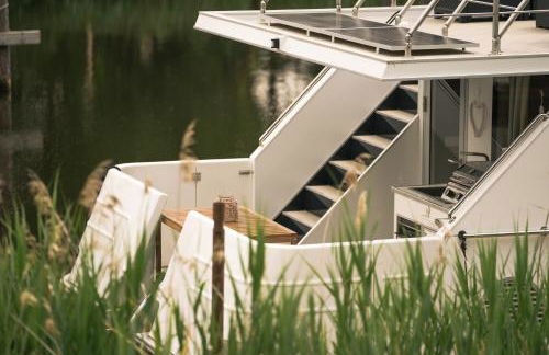 Deine schwimmende Auszeit auf dem Wasser -Festlieger Hausboot Tobago - Foto 7