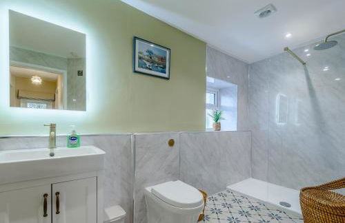 Maesyrhaf - Photo 19