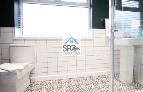 Modern 3BR Home-5 Guests-Business-Families-Netflix-Free Parking & WiFi - Foto 20