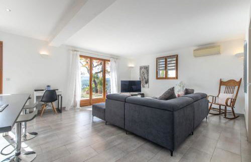 LB Vacation Rentals I Quiet Large 3-Bedroom Apartment with Terrace, Garden & Incredible Mountain View - Foto 13