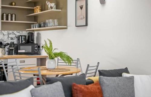 Modern 2 Bed Apartment in Greenwich, 24h Free Parking, Great for Business & Contractors, Sleeps 6 - Photo 8