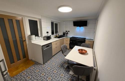 Bauhaus Inspired 2 Bedroom Townhouse Near The City Centre With Drive Parking - Foto 20
